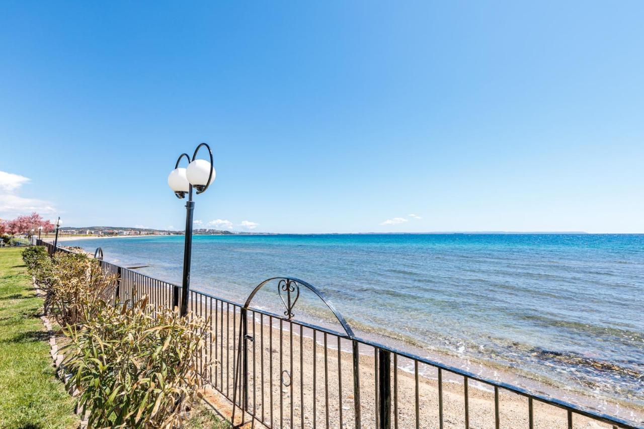 Apartment Next To The Sea Paralia Dionisiou Exterior foto